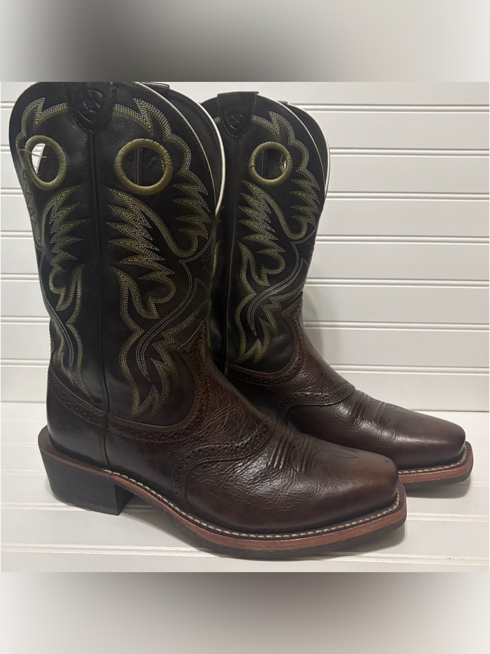 ARIAT Heritage Roughstock Thunder Brown Leather Cowboy Boots Mens Size 9 D